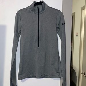 Women’s grey Nike pullover// size M